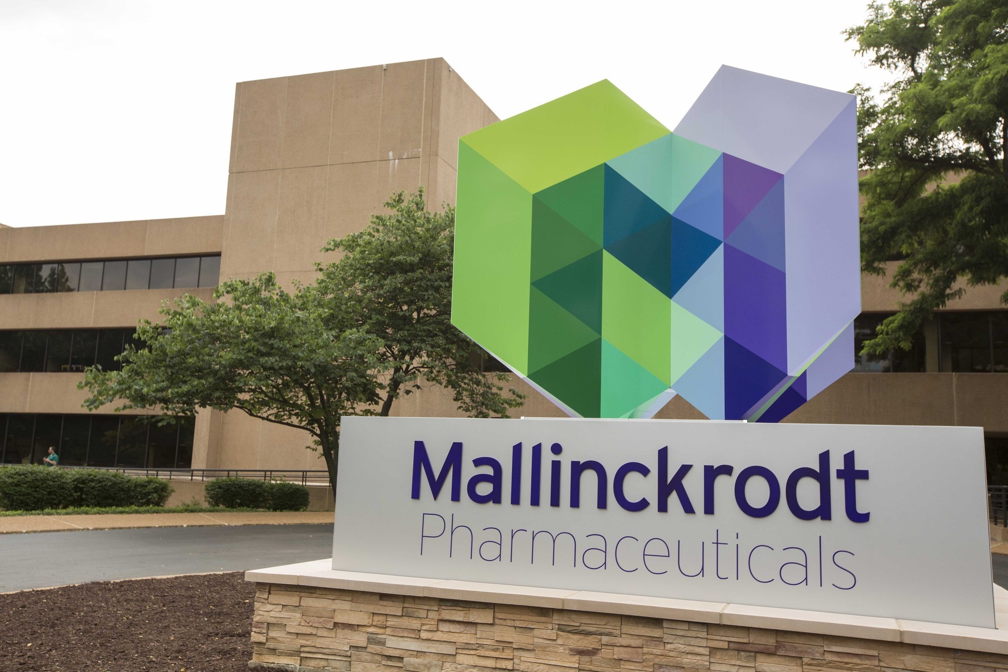 Opioid maker Mallinckrodt reaches $1.6 billion settlement