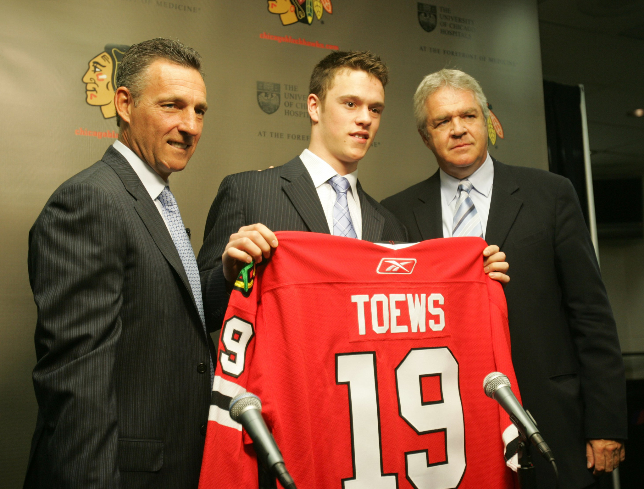 Jonathan Toews illness explained by local professionals
