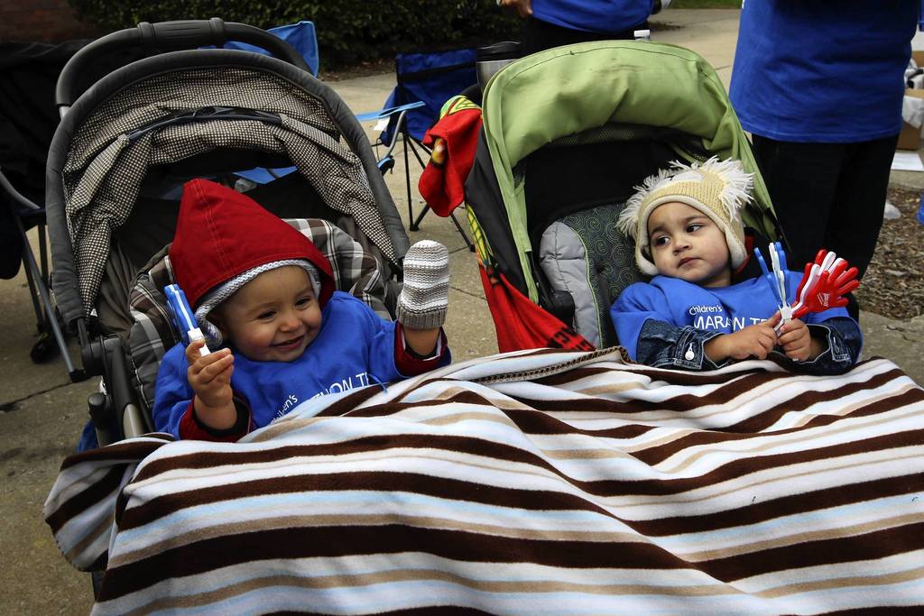 Cousins Jonathan Adams, 1, from Palatine and Joaquin Godinez, 1, from Stickney, cheer on runners at Adams and Loomis during the Chicago Marathon.
