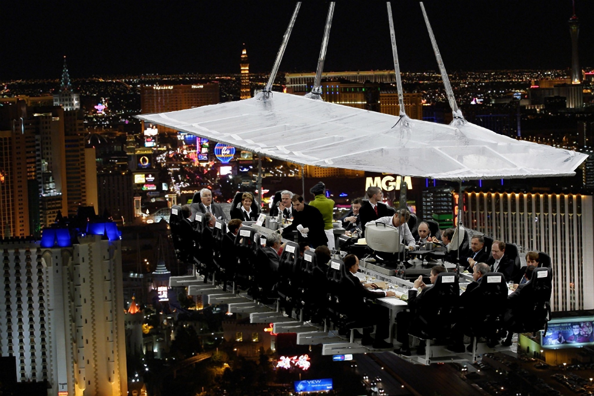 Dinner in the Sky restaurant to suspend Las Vegas diners 180 feet in ...