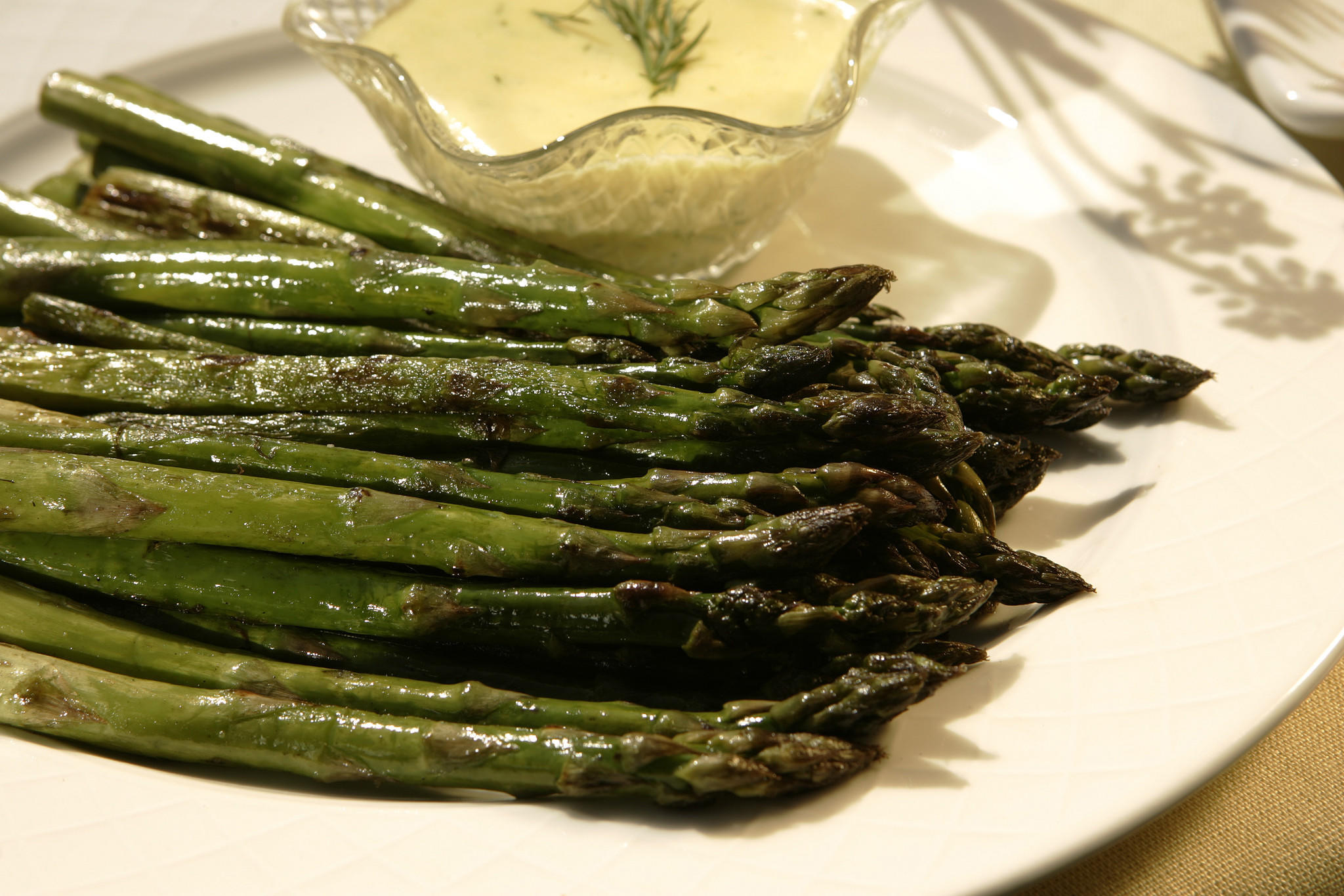 Recipe: Pan-roasted asparagus with dill hollandaise sauce - LA Times ...