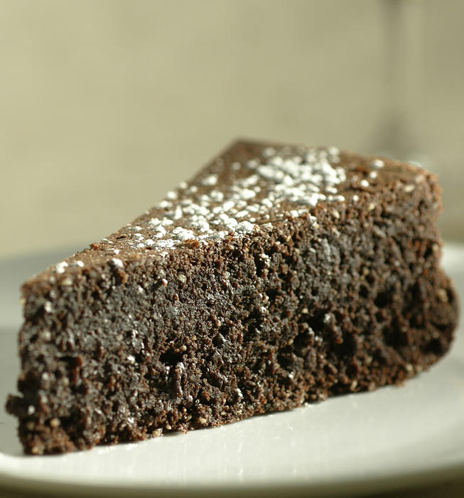 Recipe: Flourless almond-chocolate cake - LA Times Cooking