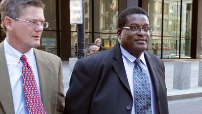 Former Chicago cop gets 22 months for stealing from FBI informant