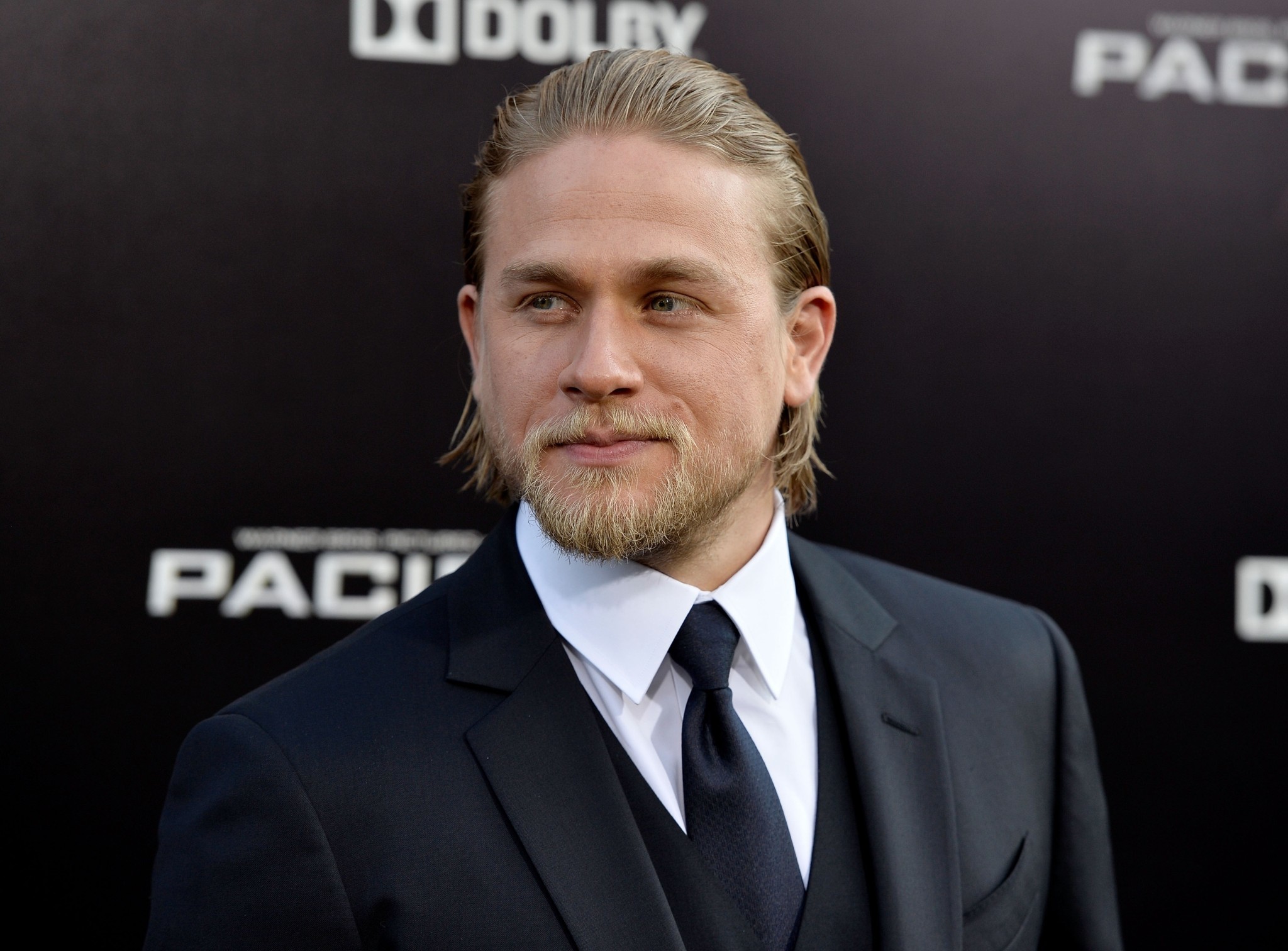 Charlie Hunnam crowned King Arthur for Guy Ritchie movie - LA Times