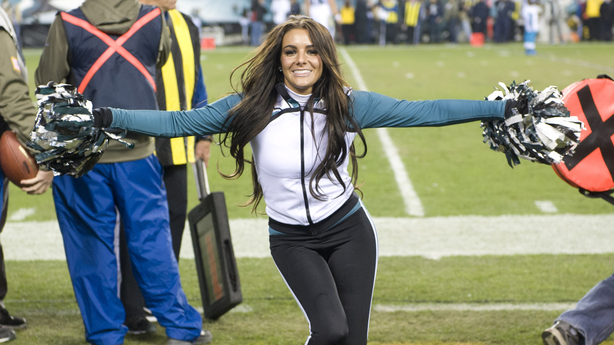 Philadelphia Eagles Fans And Cheerleader Photos At