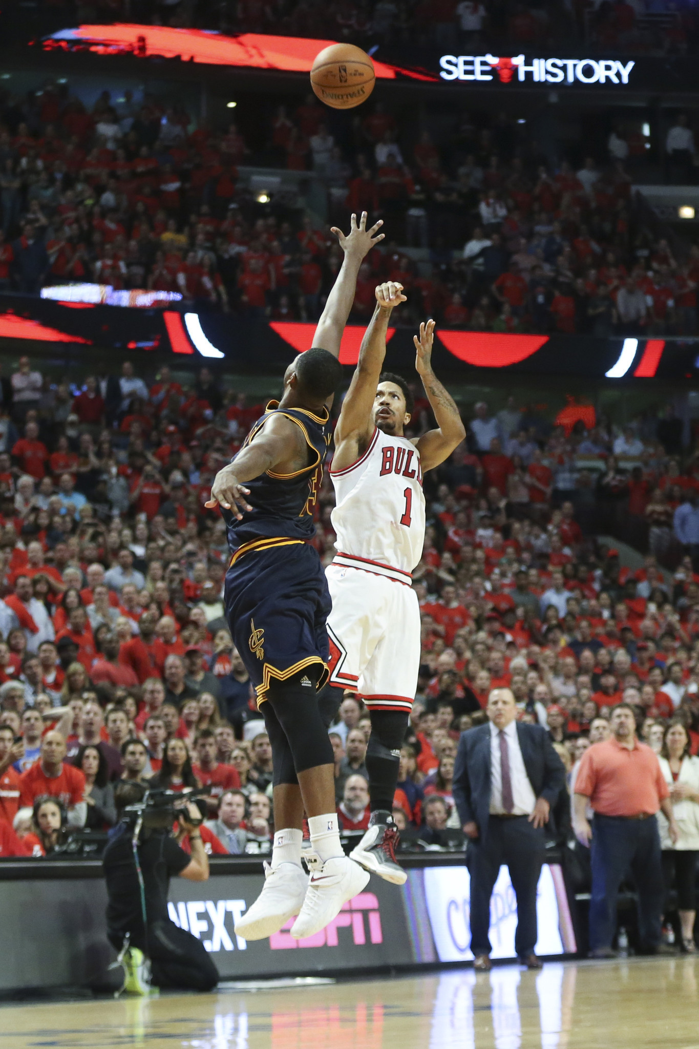 Derrick Rose turns back clock with his buzzer-beating game-winner
