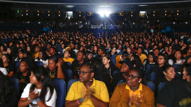 7,000 high school girls attend West Coast premiere of 'He Named Me Malala'