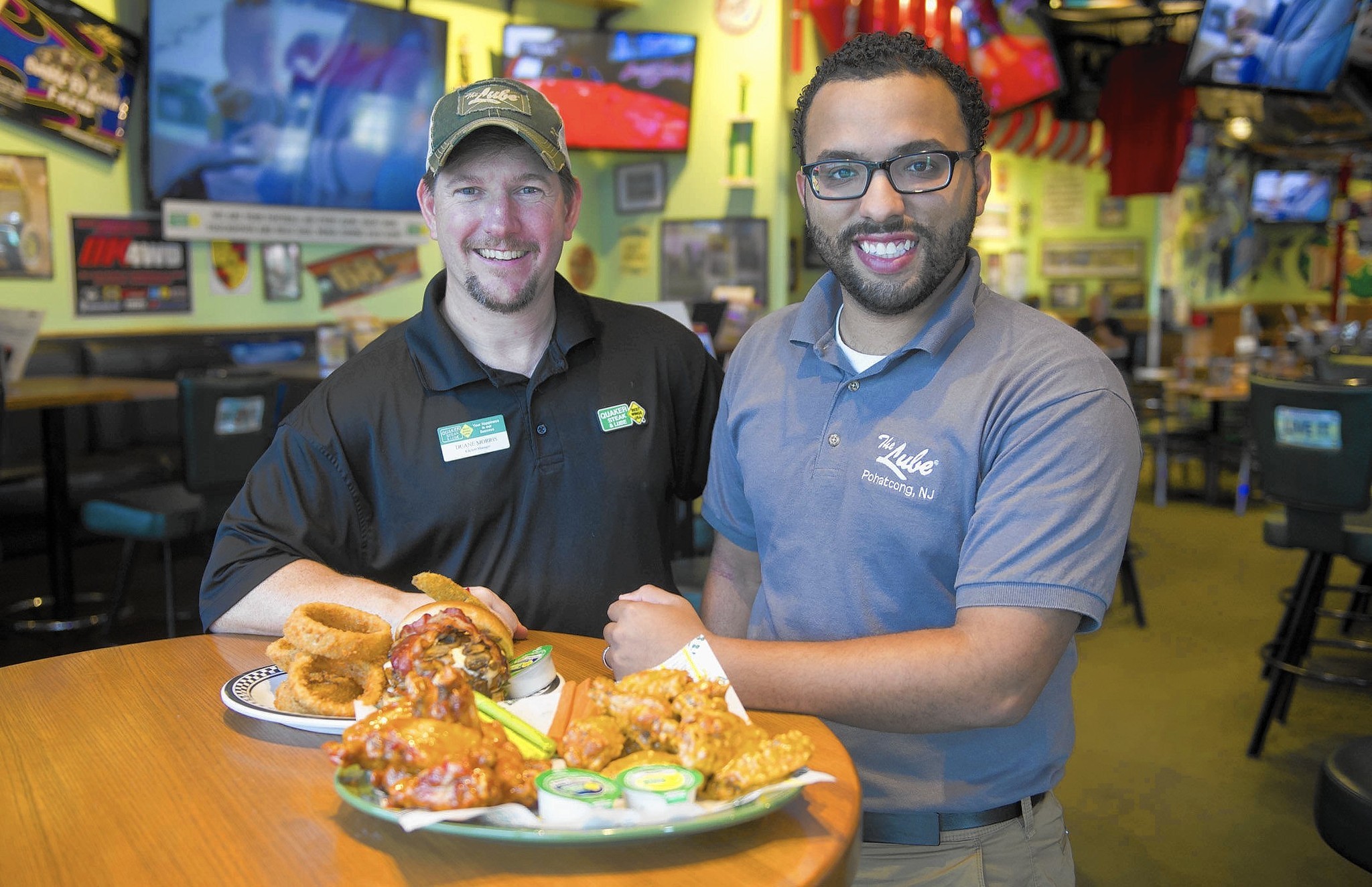 Review: Quaker Steak & Lube near Phillipsburg hums with ...