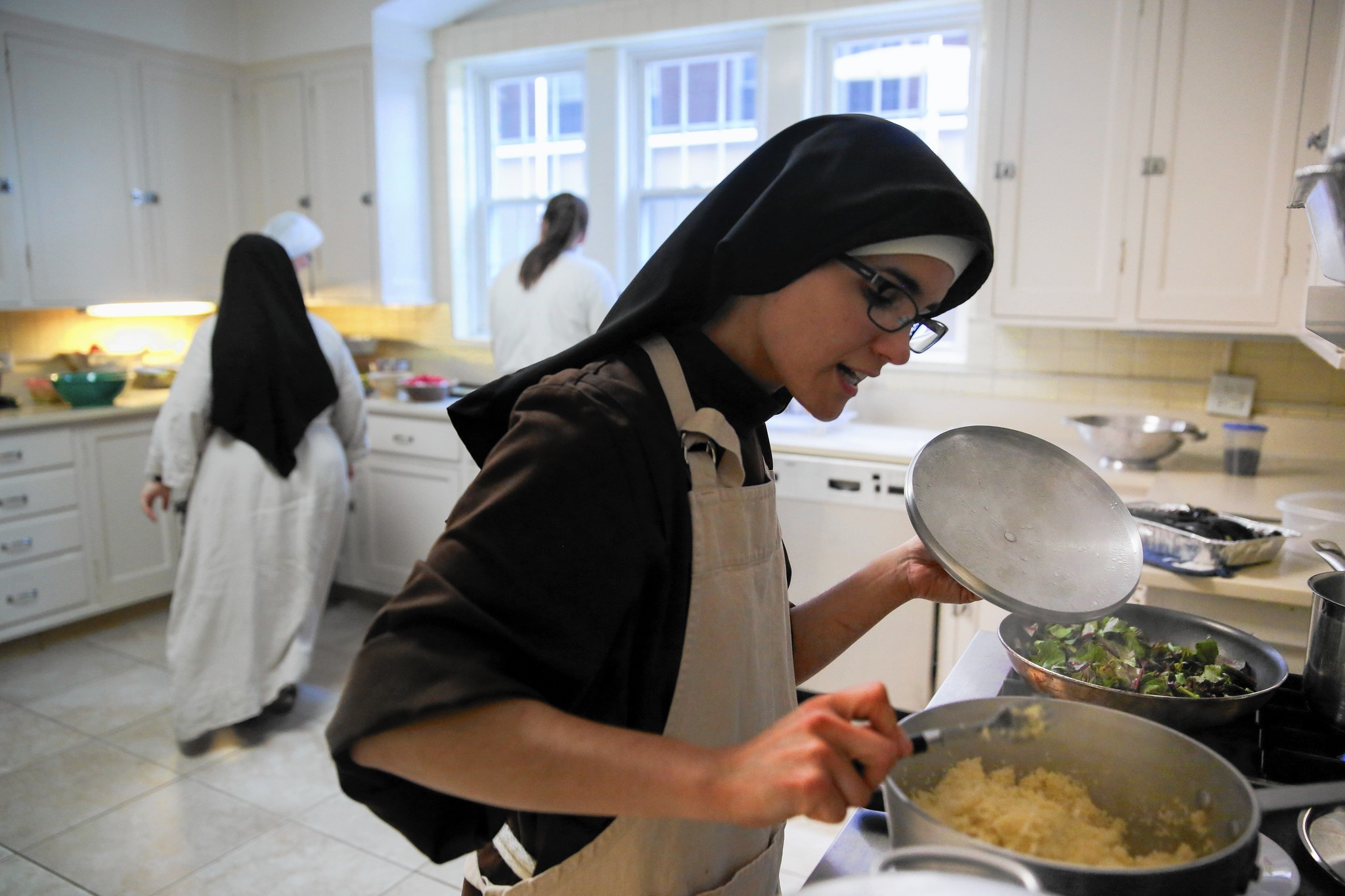 Catholic sister competes on Food Network's 'Chopped' - Chicago Tribune