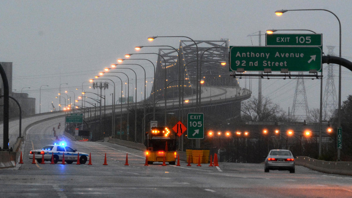 Skyway closed down as high winds linger in Chicago area Chicago Tribune