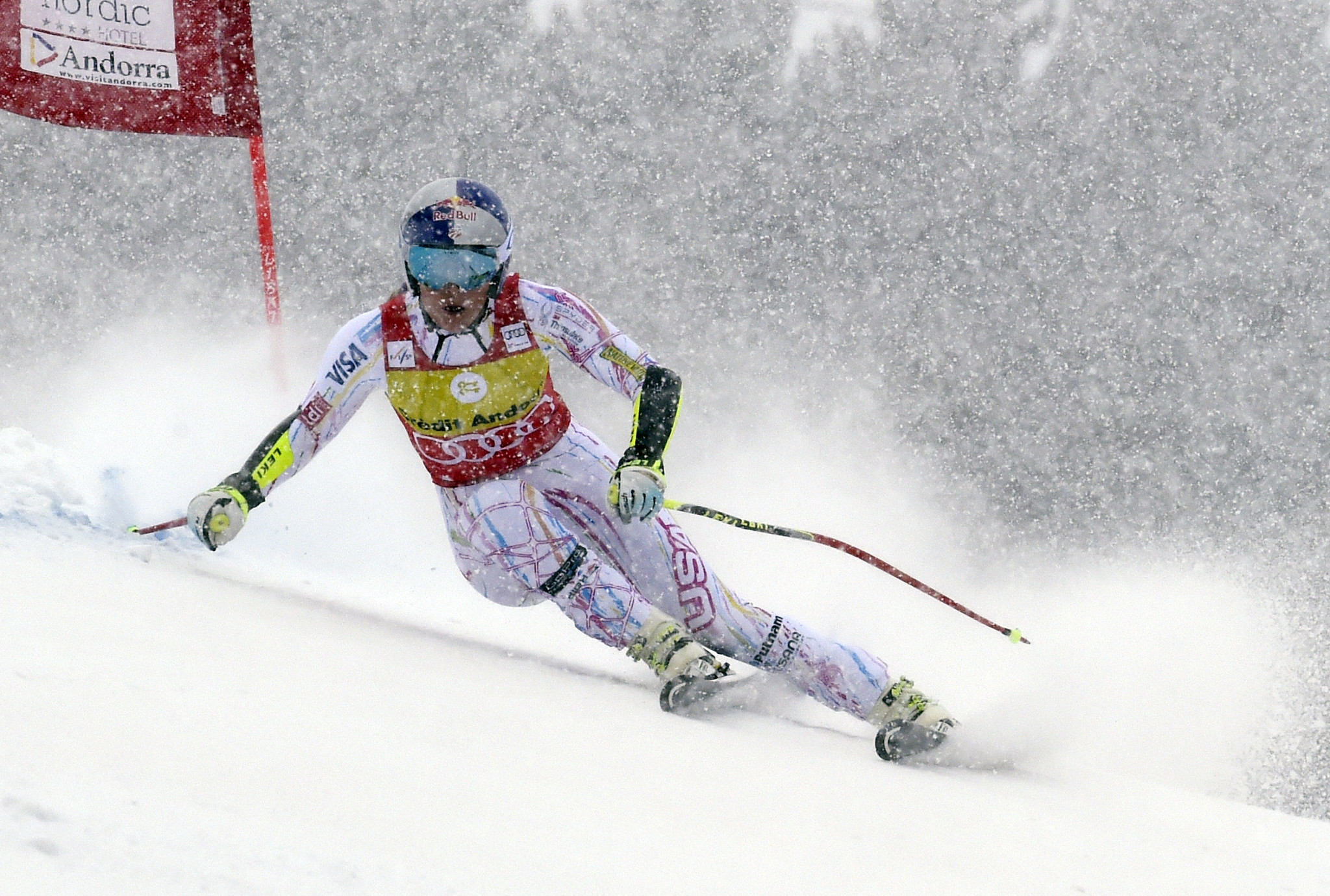 Lindsey Vonn suffers again injury in World Cup race 2