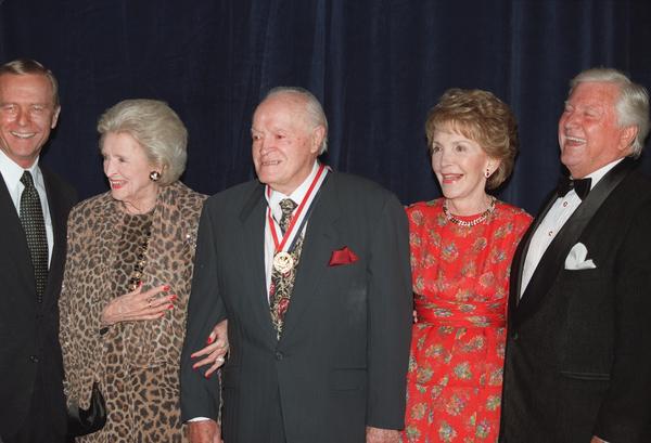 From left, former Gov. Pete Wilson, Delores and Bob Hope, Nancy Reagan and Merv Griffin at the Ronald Reagan Freedom Awards dinner in 1997 (Paul Morse / Los Angeles Times)