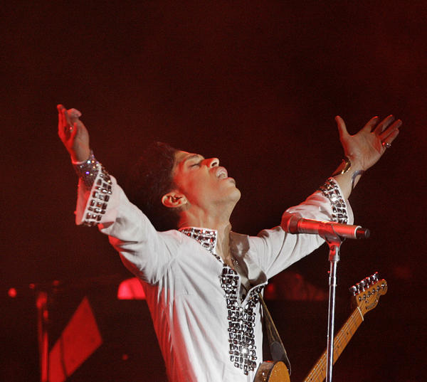 Prince performs at Coachella in 2008. (Los Angeles Times)
