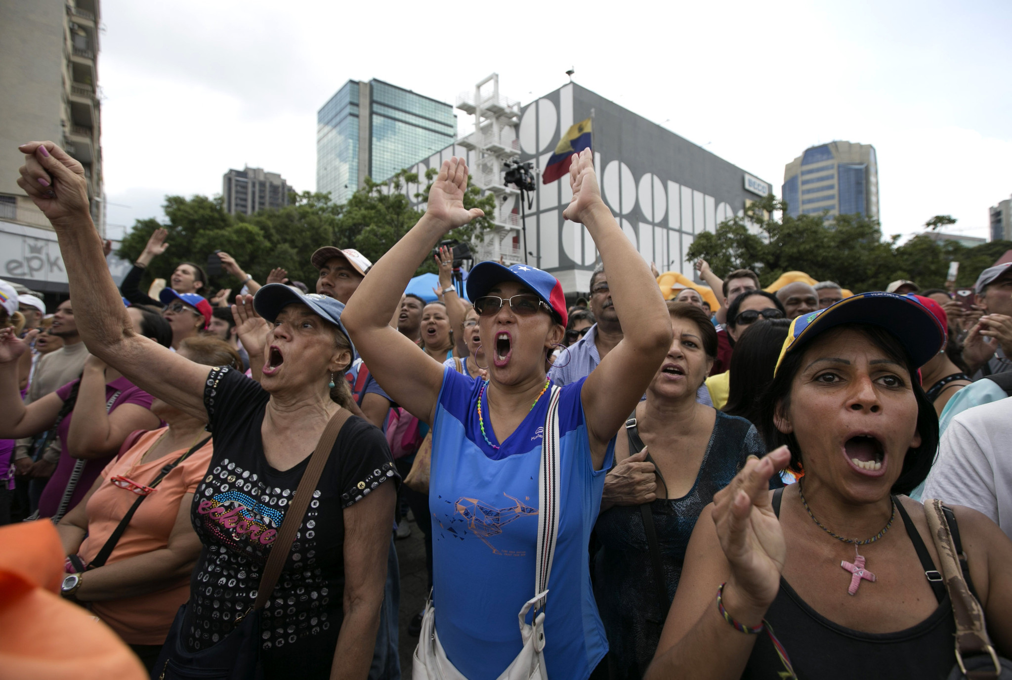 Protests as Venezuela Embraces 2-Day Workweek to Save Power 2