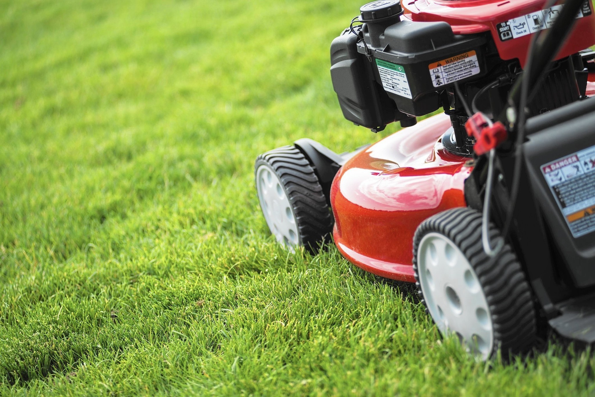 new-lawn-mowers-are-easier-to-use-quieter-chicago-tribune