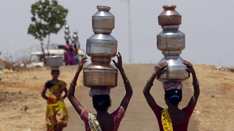 India is gripped by drought and heat
