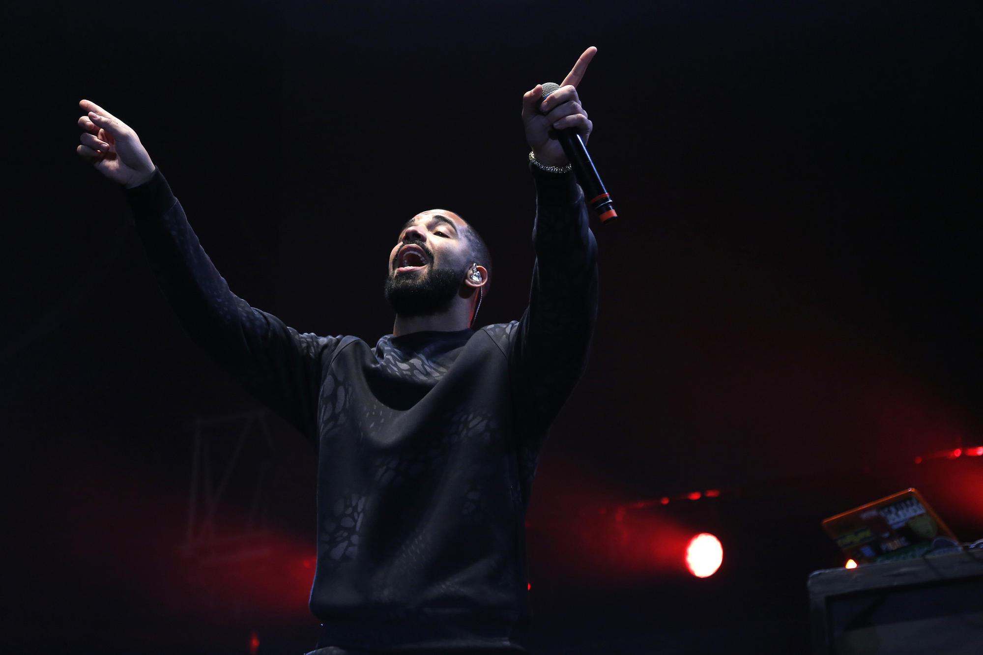 Drake performs at the Forum on Nov. 8, 2015.