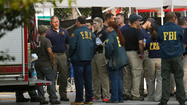 FBI investigators gather Monday morning outside of Pulse nightclub in Orlando, Fla. (Carolyn Cole / Los Angeles Times)