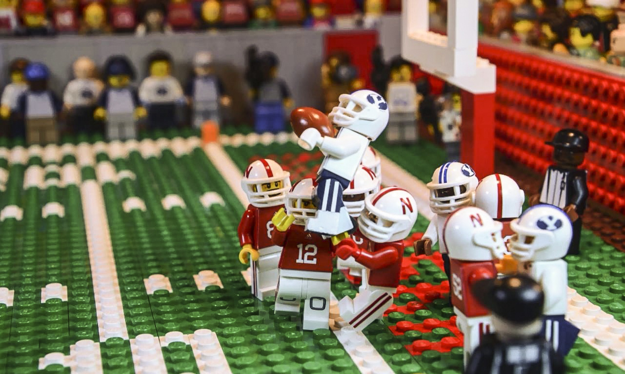Idaho man uses Legos to re-create college football big plays - Chicago Tribune