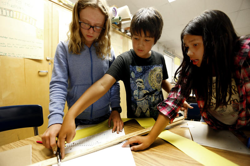 Fifth Grader Students Work Together At Eagle Rock Elementary School S Magnet For Gifted Children Francine Orr Los Angeles Times