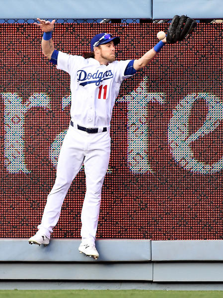 Dodgers Justin Turner celebrates after scoring in first inning against Nationals. (Wally Skalij / Los Angeles Times)