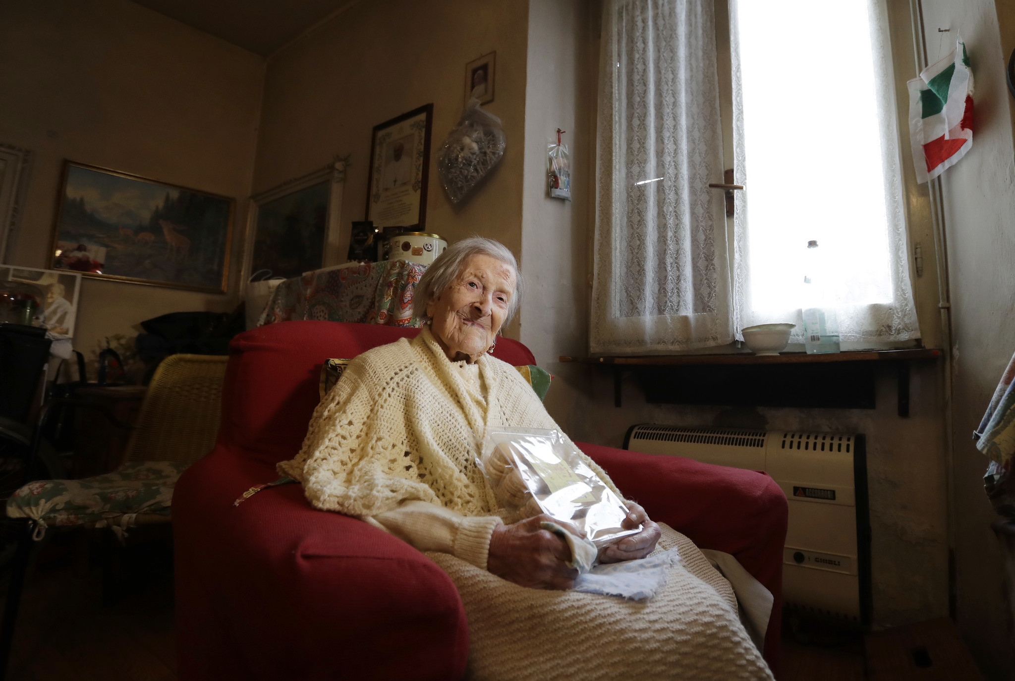 Worlds Oldest Living Person Celebrates 117th Birthday Chicago Tribune 