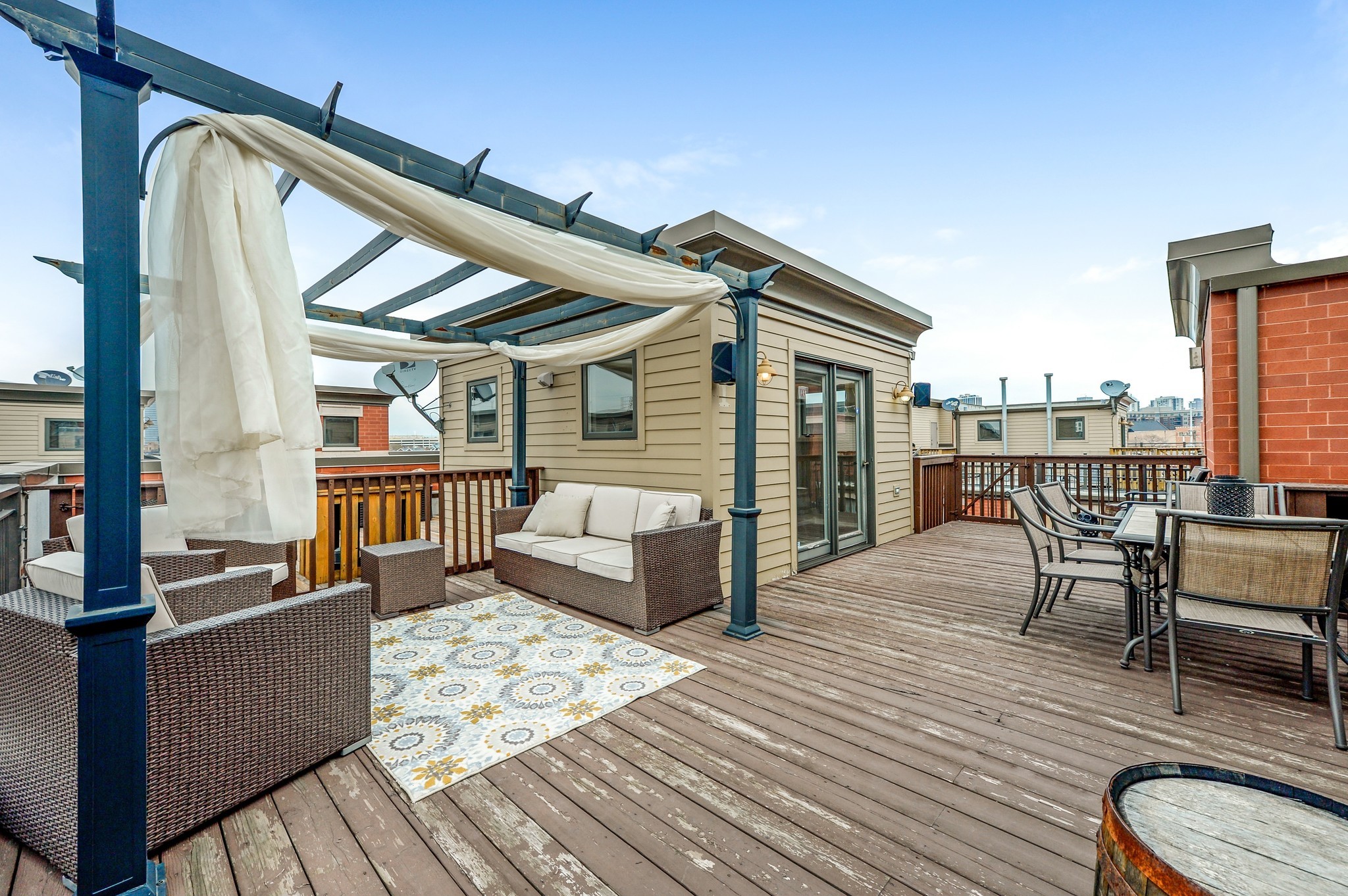 River North townhouse with roof deck  849 000 Chicago 