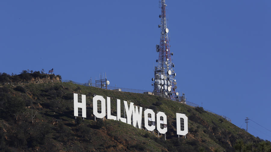 Hollywood sign turns into "Hollyweed"