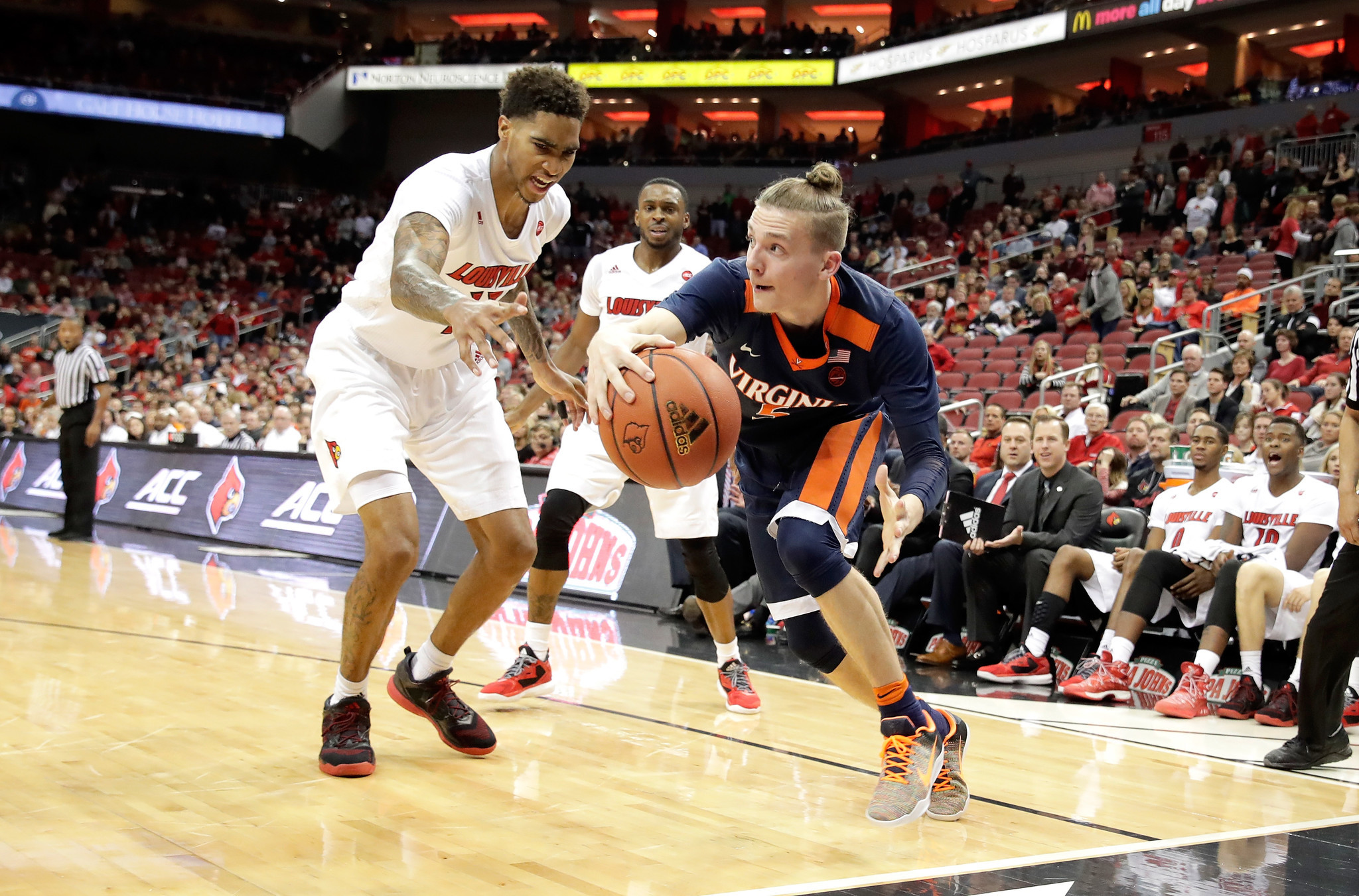 Buttoned-up Virginia basketball team learns to let down 