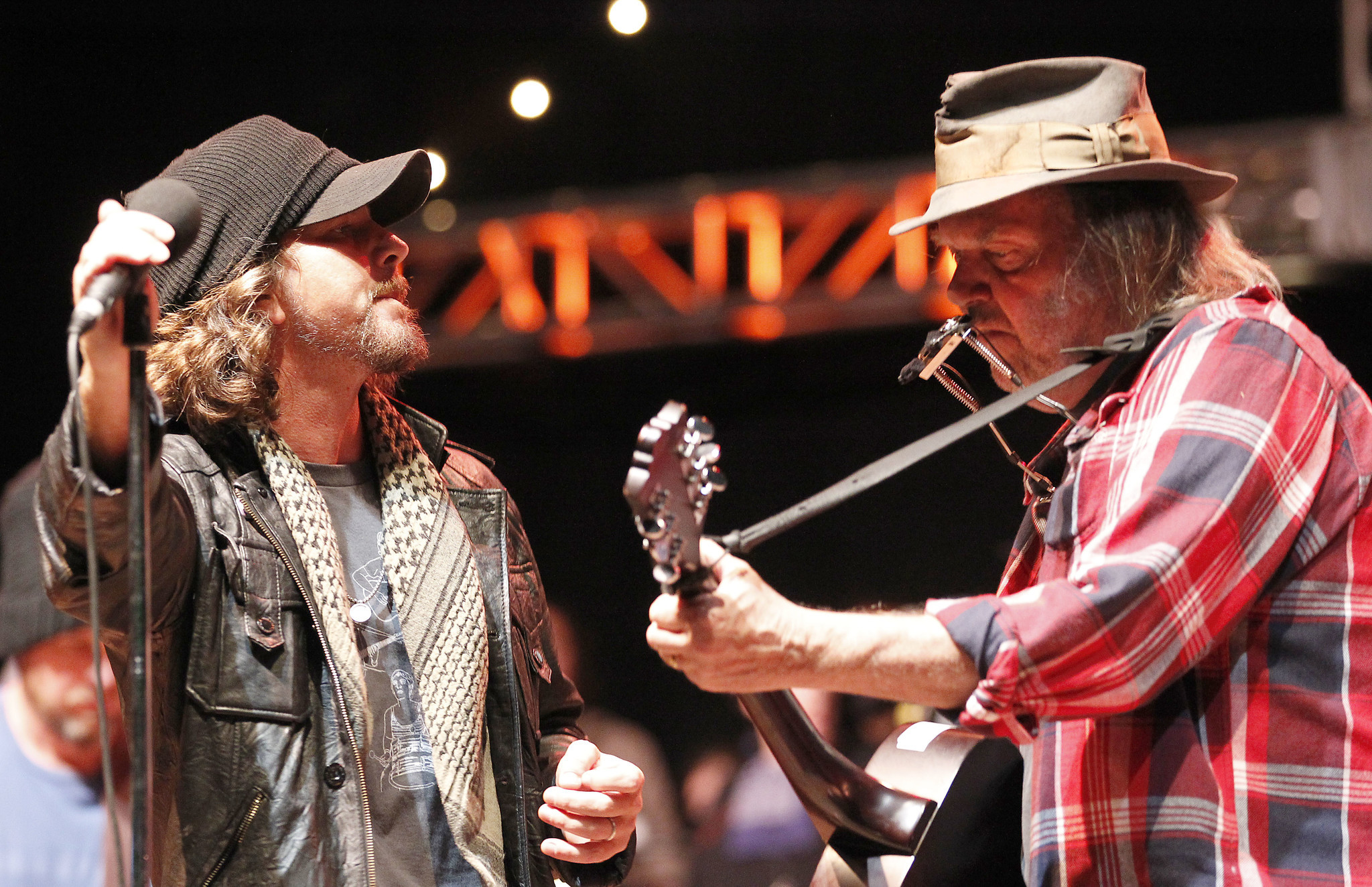 Neil Young to induct Pearl Jam into Rock and Roll Hall of Fame - Chicago Tribune