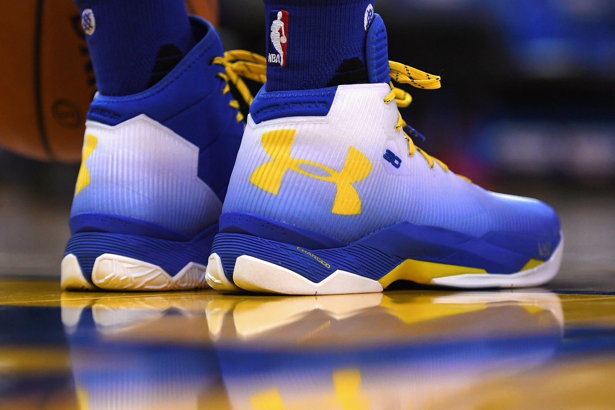 Under Armour shares plunge after rare swing and miss in 4Q - Chicago ...
