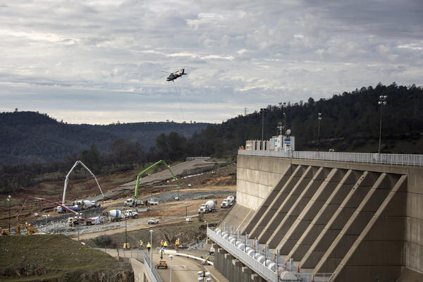 Reconstruction continues in a race to shore up the emergency spillway, left, at Oroville Dam on Wednesday. (Brian van der Brug / Los Angeles Times)