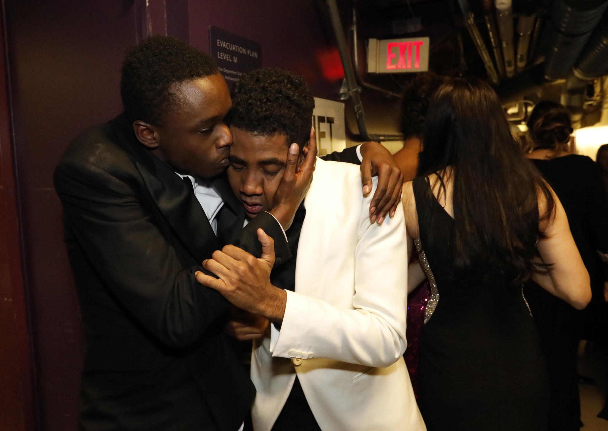 Ashton Sanders and Jharrel Jerome embrace backstage after 'Moonlight's ...