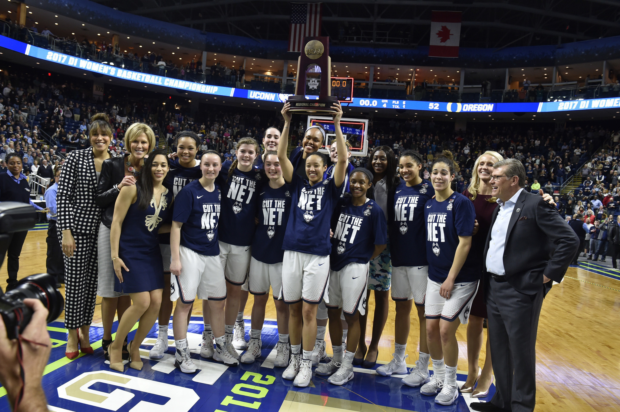 UConn Heads To Final Four With 90-52 Win Against Oregon - Chicago Tribune