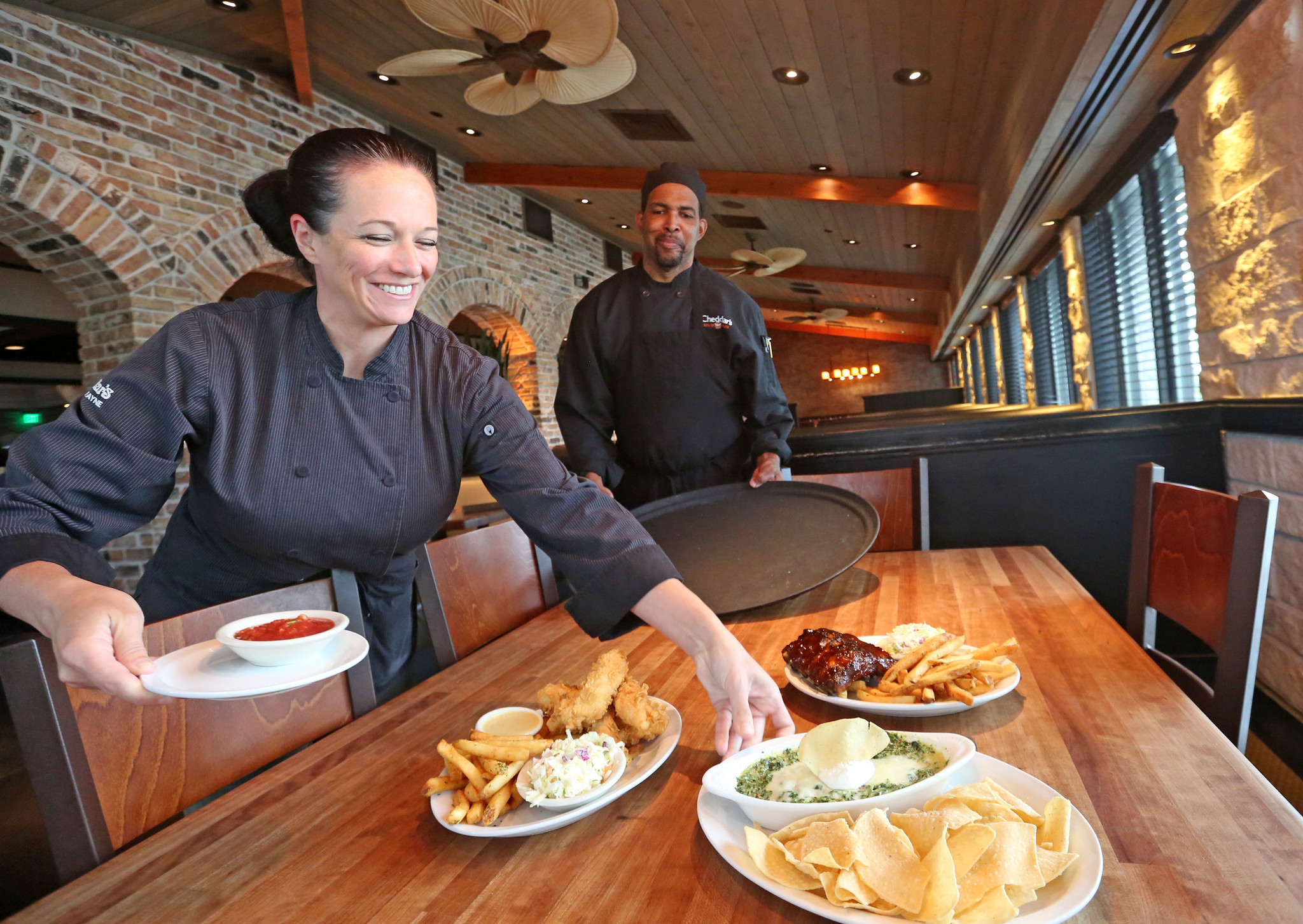 Low-priced Cheddar's challenges Darden's business model - Orlando Sentinel