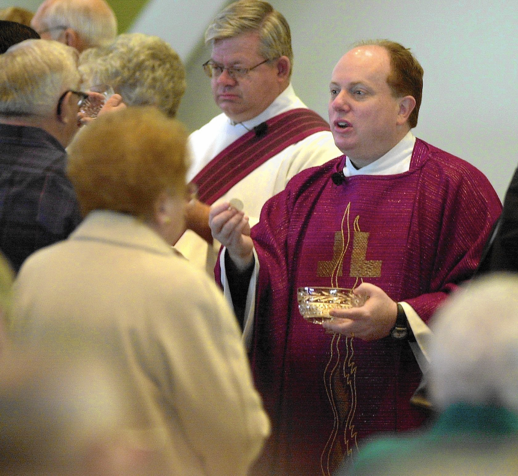 New priest coming to Clarendon Hills' Notre Dame parish with wife and ...