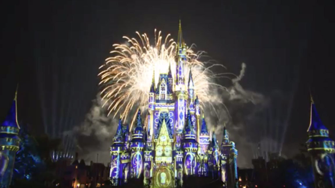 Pictures Happily Ever After Fireworks Show At Walt Disney World S Magic Kingdom Hartford Courant