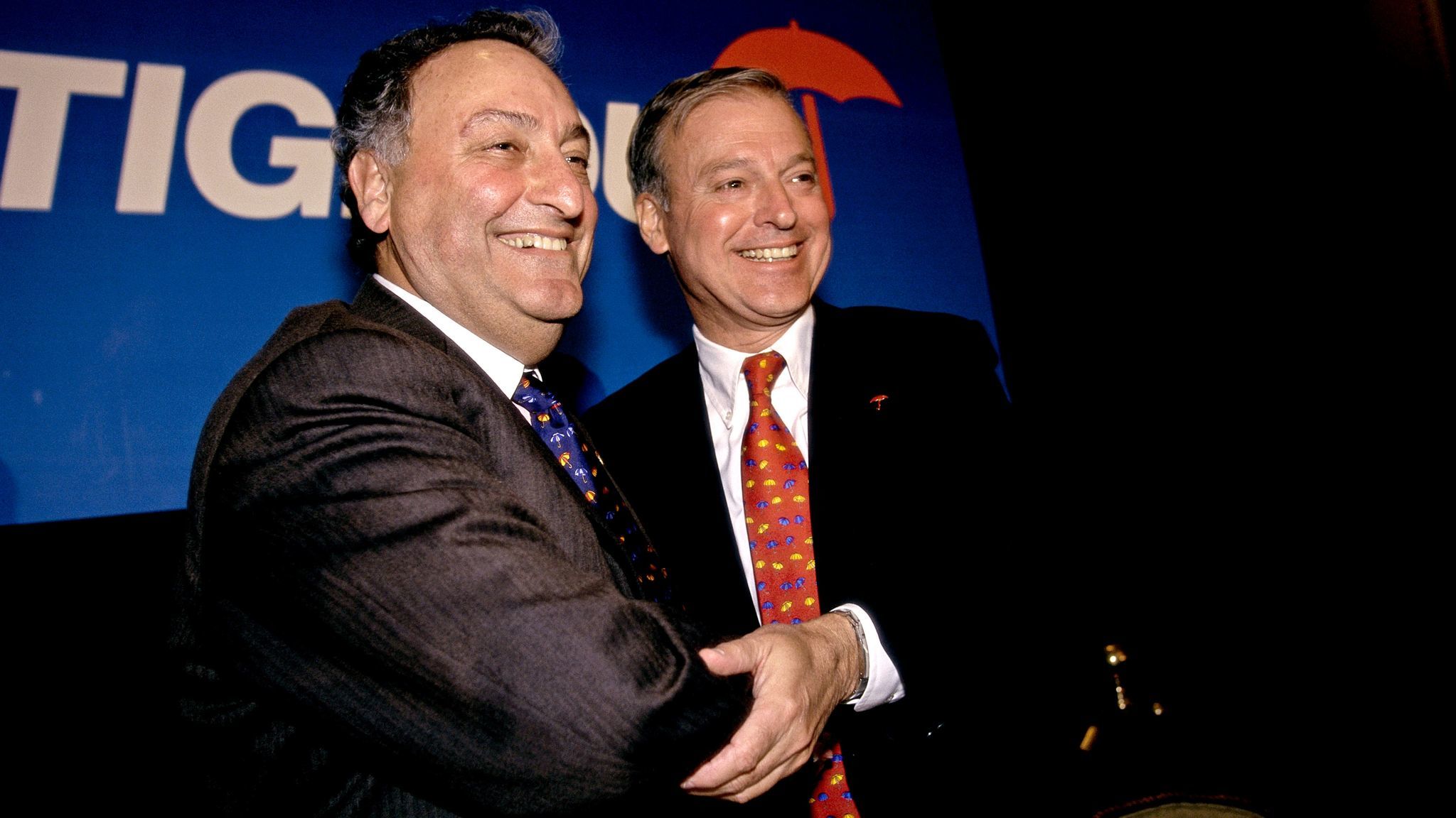 Sanford Weill, left, chief executive of Travelers Insurance, and John S. Reed, CEO of Citibank, announce the merger of their companies in 1998.