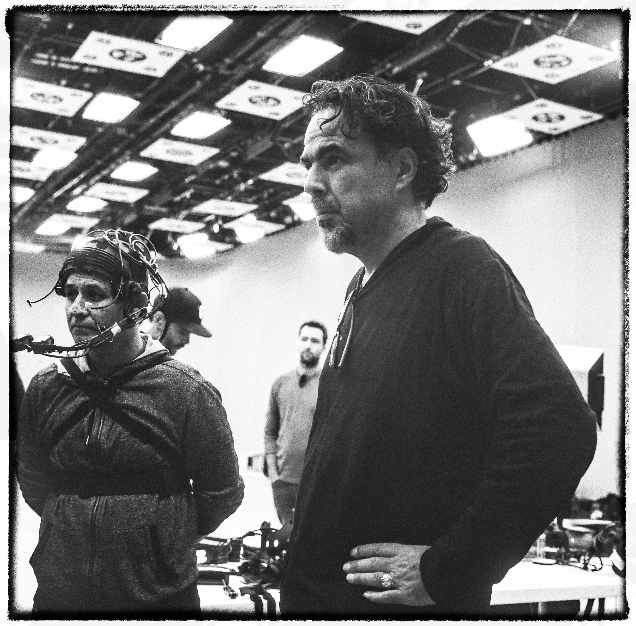 Alejandro Gonzalez Iñárritu, right, on the set of a VR project that puts you in the desert with Latin American immigrants under assault.