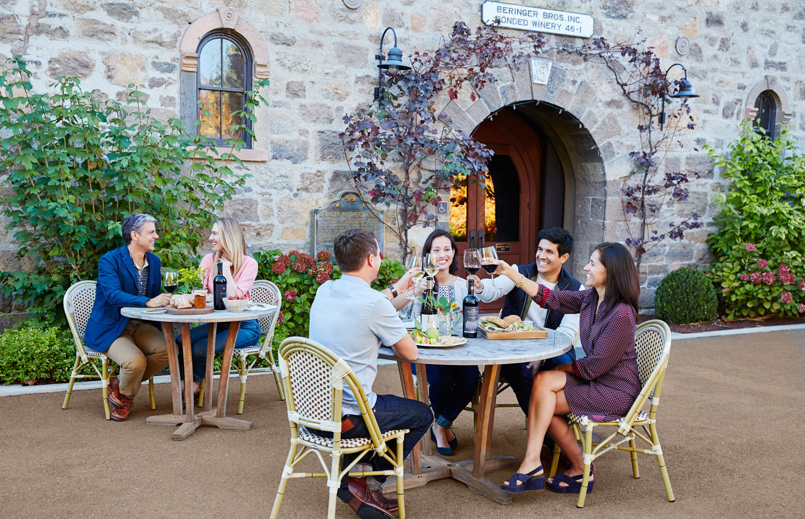 Beringer Winery lets you bring your own food.