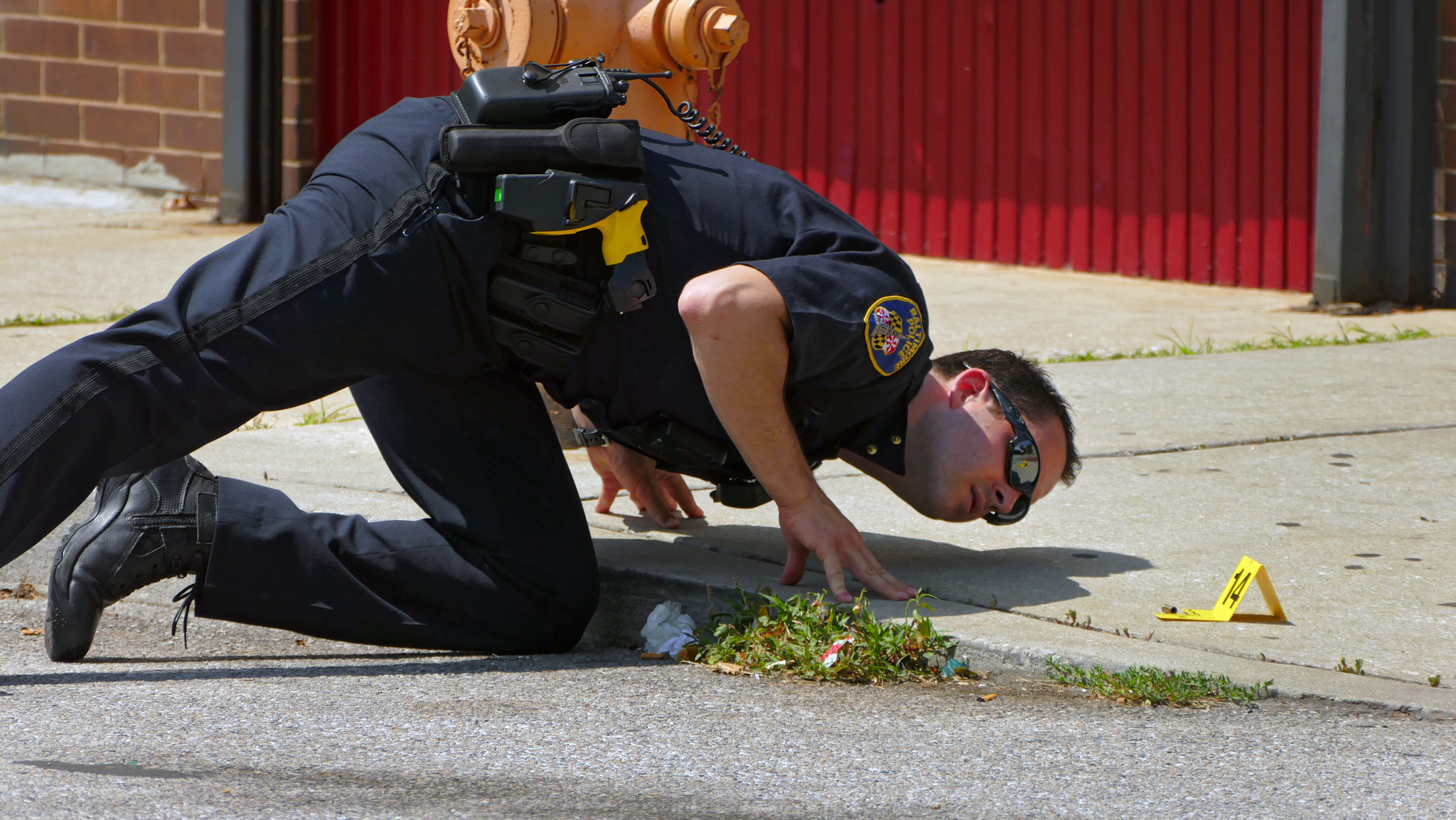 Огнестрельное нападение. Полицейские Балтимора. Полиция Балтимора борьба с оружием.