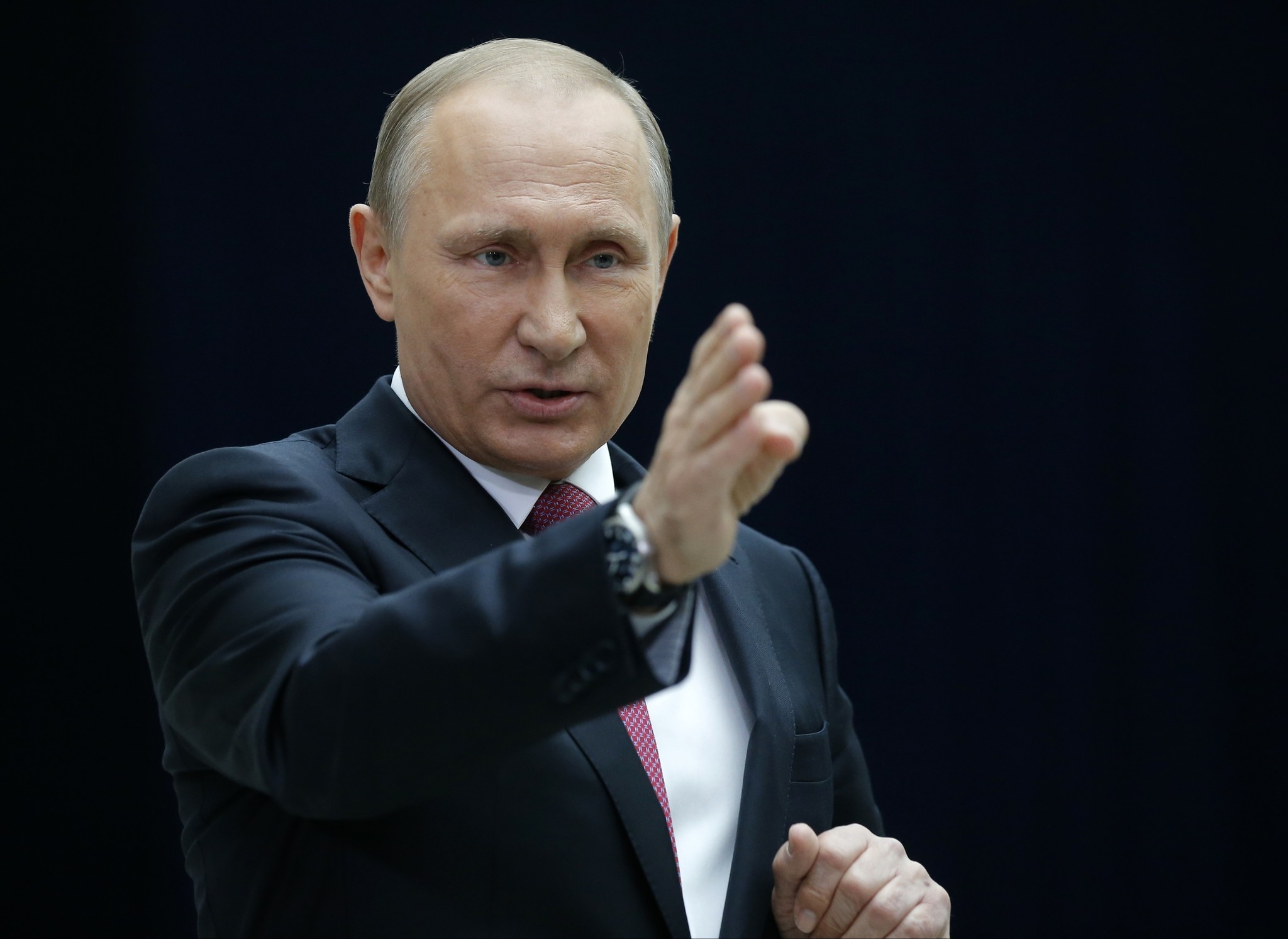Putin sarcastically offers fired FBI director Comey political asylum in 
