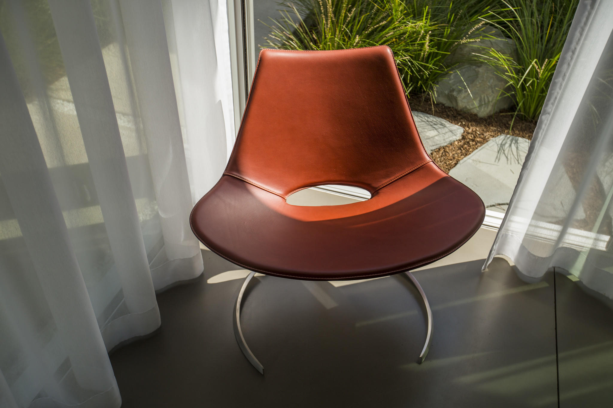 Named after the Turkish word for sword, the Scimitar reading chair was manufactured from original technical drawings from the 1960s, made in Denmark and stitched in Italy.