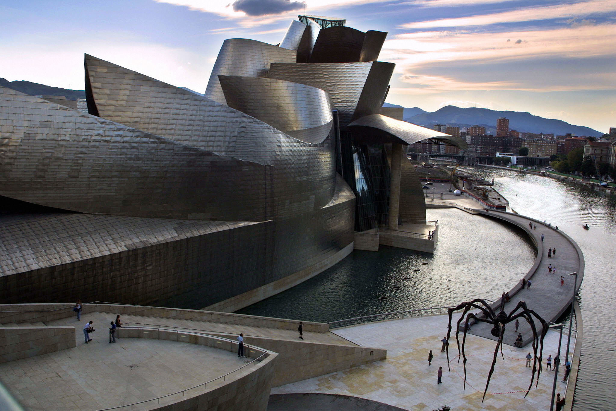 The Guggenheim Bilbao, with a spider by sculptor Louise Bourgeois.