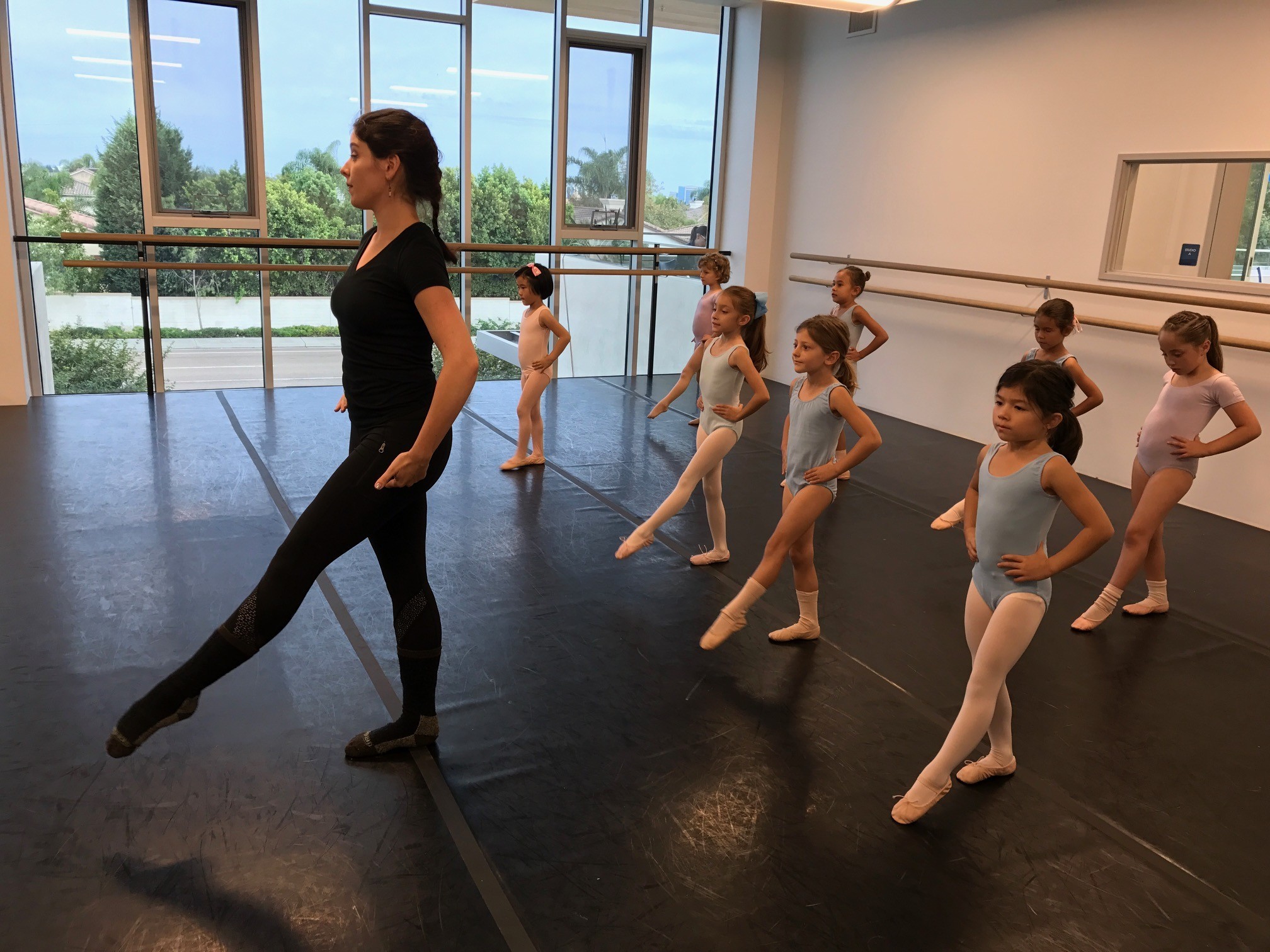 Amanda Daly teaches a ballet class at Pacific Arts Dance Center.