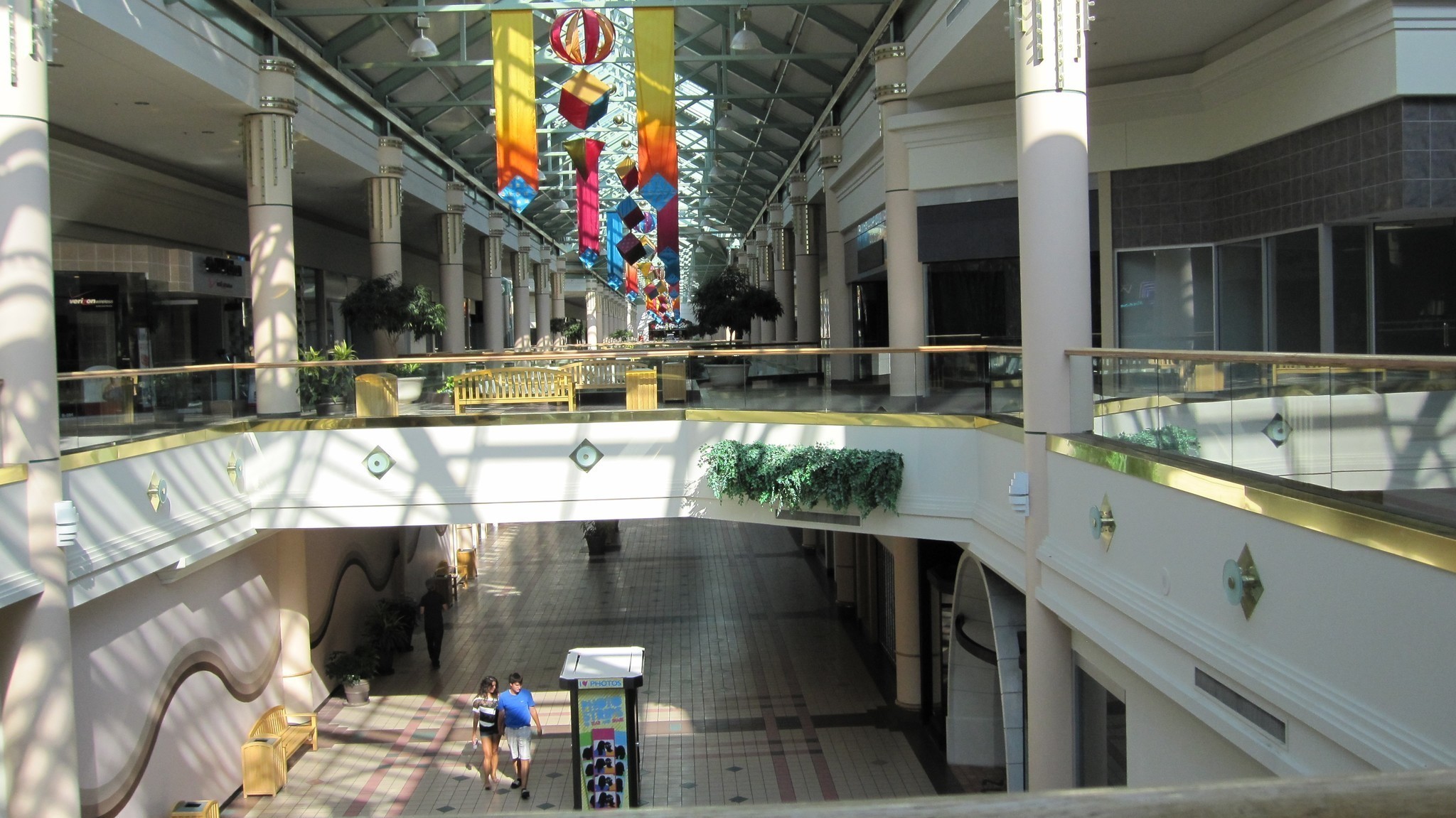 St. Charles mall &#39;effectively shut down at the end of this week&#39; - Elgin Courier-News
