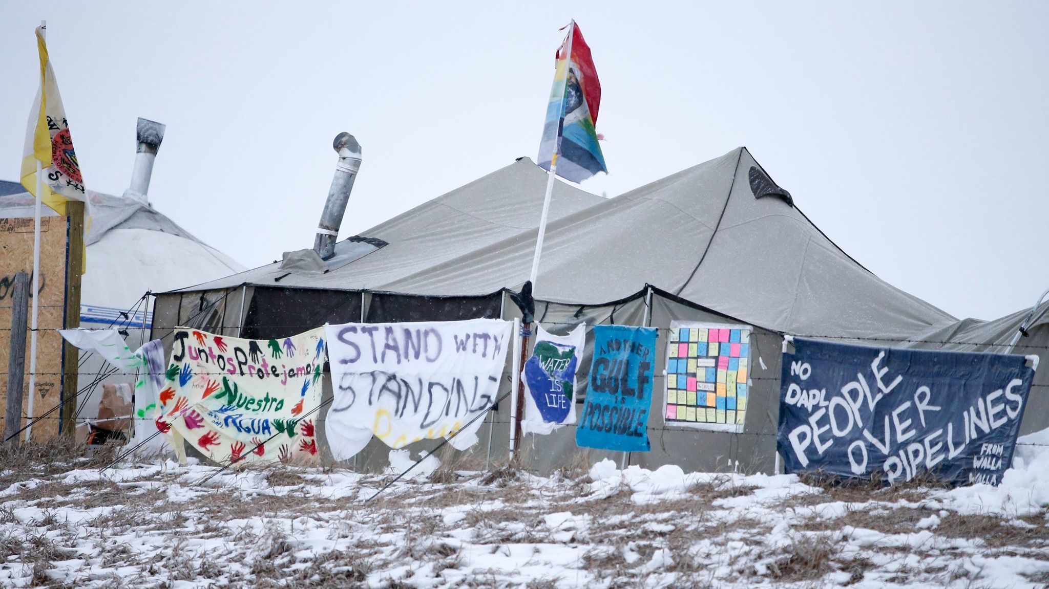   Dakota Access Pipeline "title =" Dakota Access Pipeline "/> 
 
<figcaption> Oceti Sakowin camp last year at the edge of the Cannonball River in North Dakota, north of the Standing Rock Sioux Preserve. <span clbad=