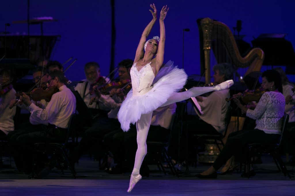 Misty Copeland performs 'Odette's Solo' from Thaikovsky's Swan Lake at the Hollywood Bowl on July 11, 2017.