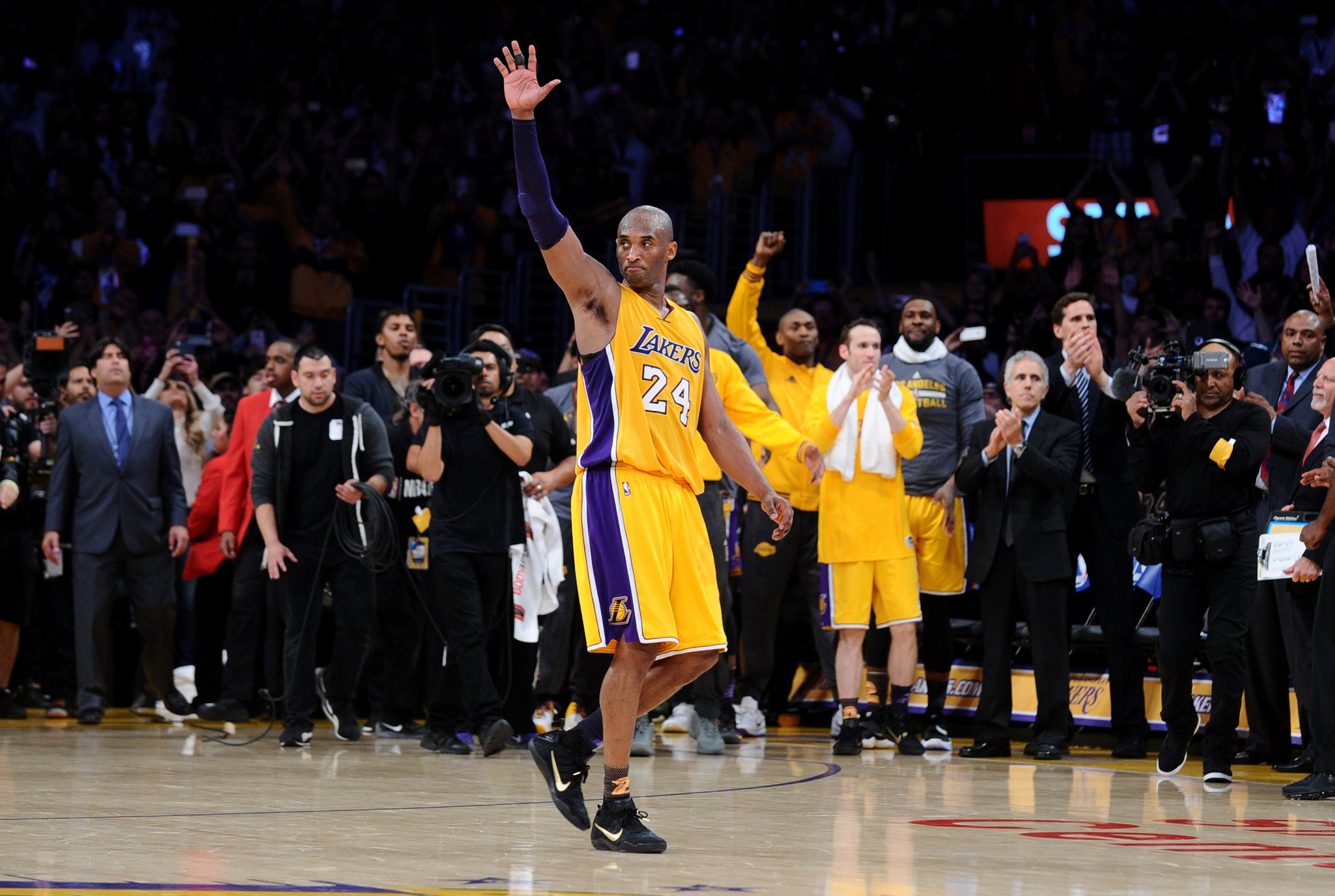 Kobe Bryant: LA Lakers win NBA star's farewell game