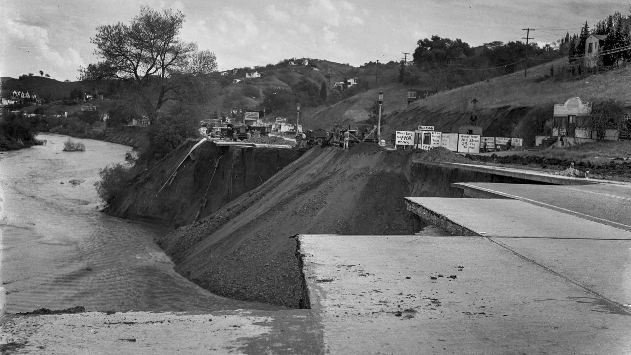 March 7, 1938: Los Angeles city engineering crews fill in 300-yard section of Ventura Boulevard near